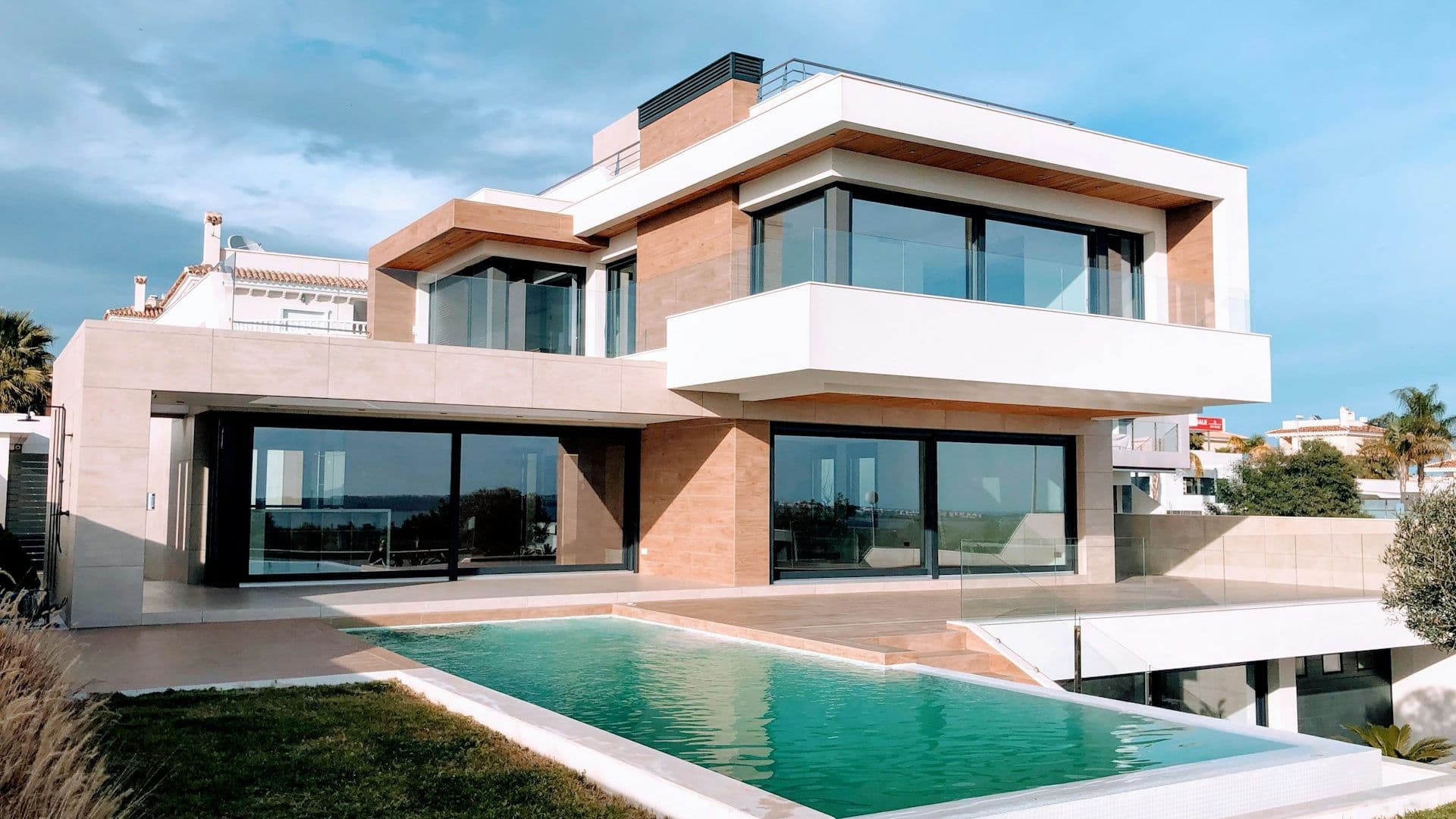 Luxury Living on Palm Jumeirah: The Ultimate Lifestyle Guide
